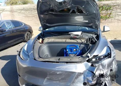 2024 Tesla Model Y Long Range Dual Motor All-Wheel Drive из США, поврежденный, VIN 7SAYGAEE4RF115761